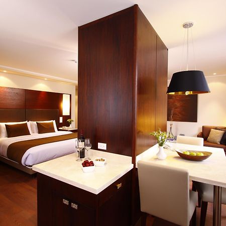 Hotel Reina Isabel กีโต ภายนอก รูปภาพ