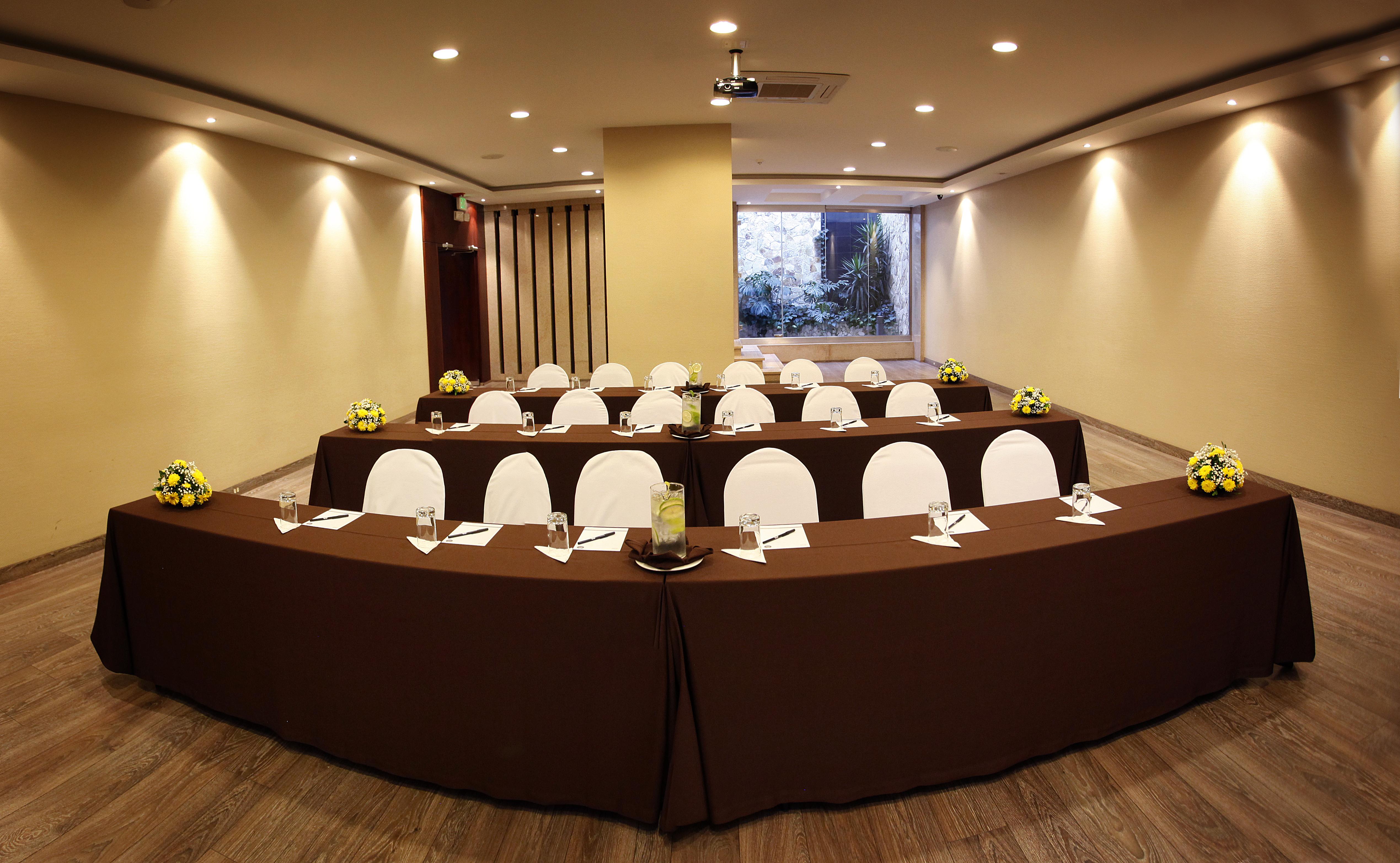 Hotel Reina Isabel กีโต ภายนอก รูปภาพ