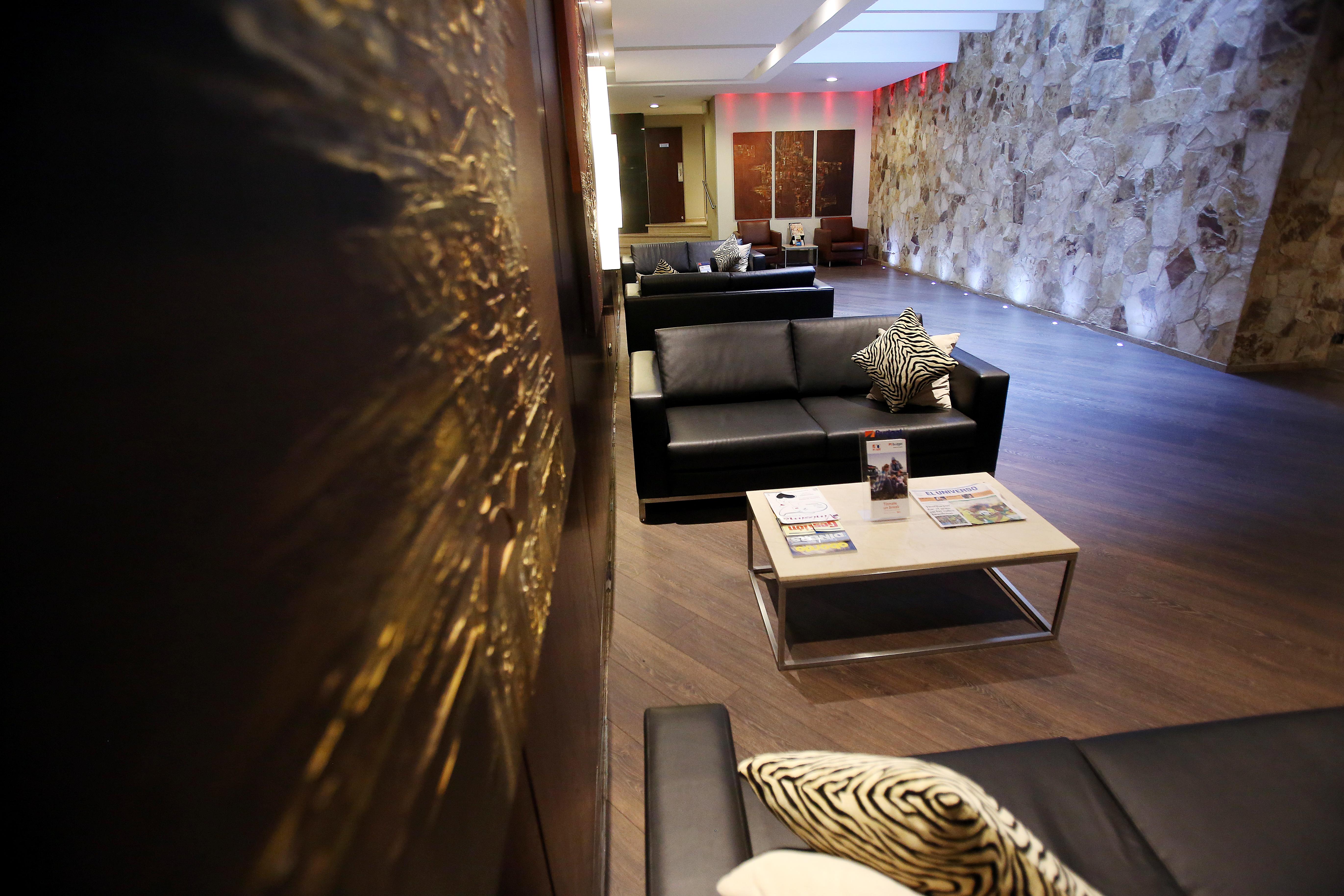 Hotel Reina Isabel กีโต ภายนอก รูปภาพ