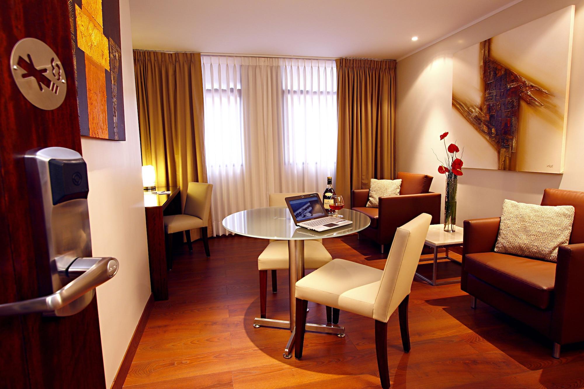 Hotel Reina Isabel กีโต ภายนอก รูปภาพ