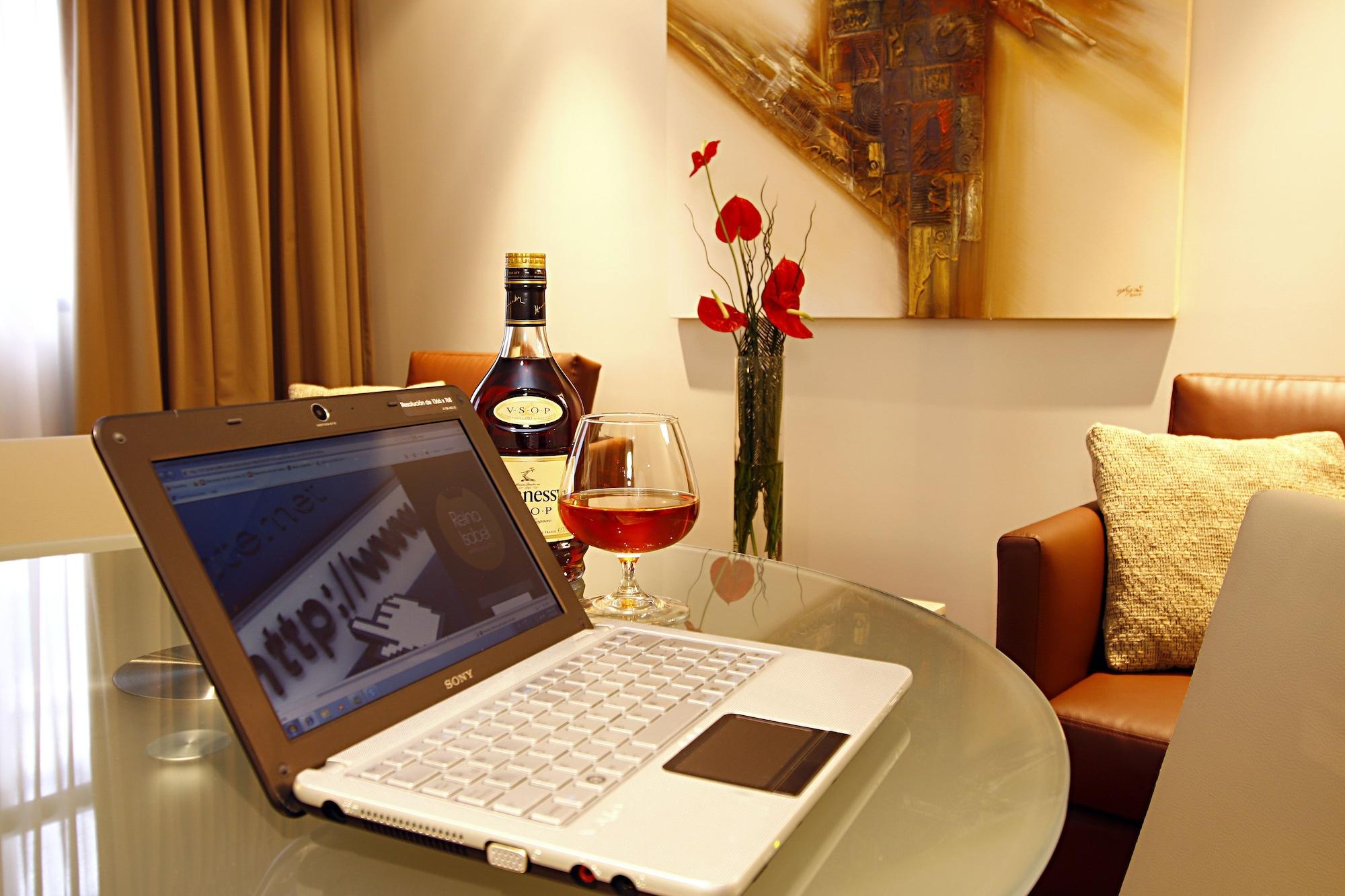 Hotel Reina Isabel กีโต ภายนอก รูปภาพ