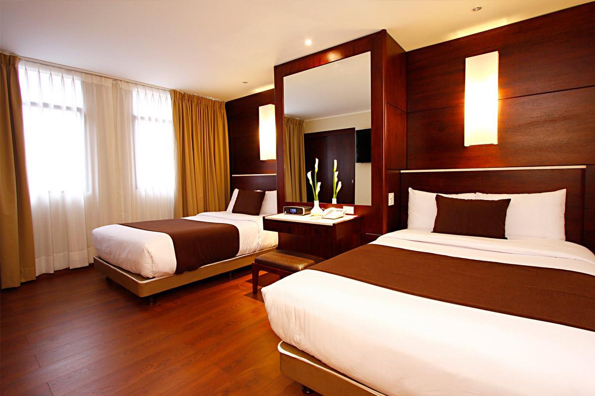 Hotel Reina Isabel กีโต ภายนอก รูปภาพ