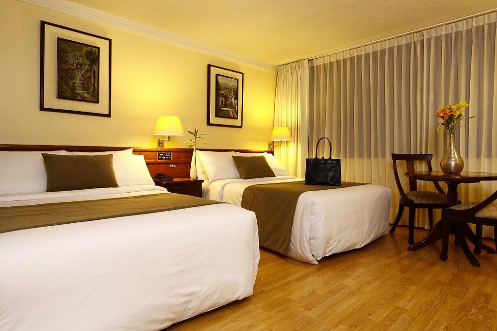 Hotel Reina Isabel กีโต ภายนอก รูปภาพ