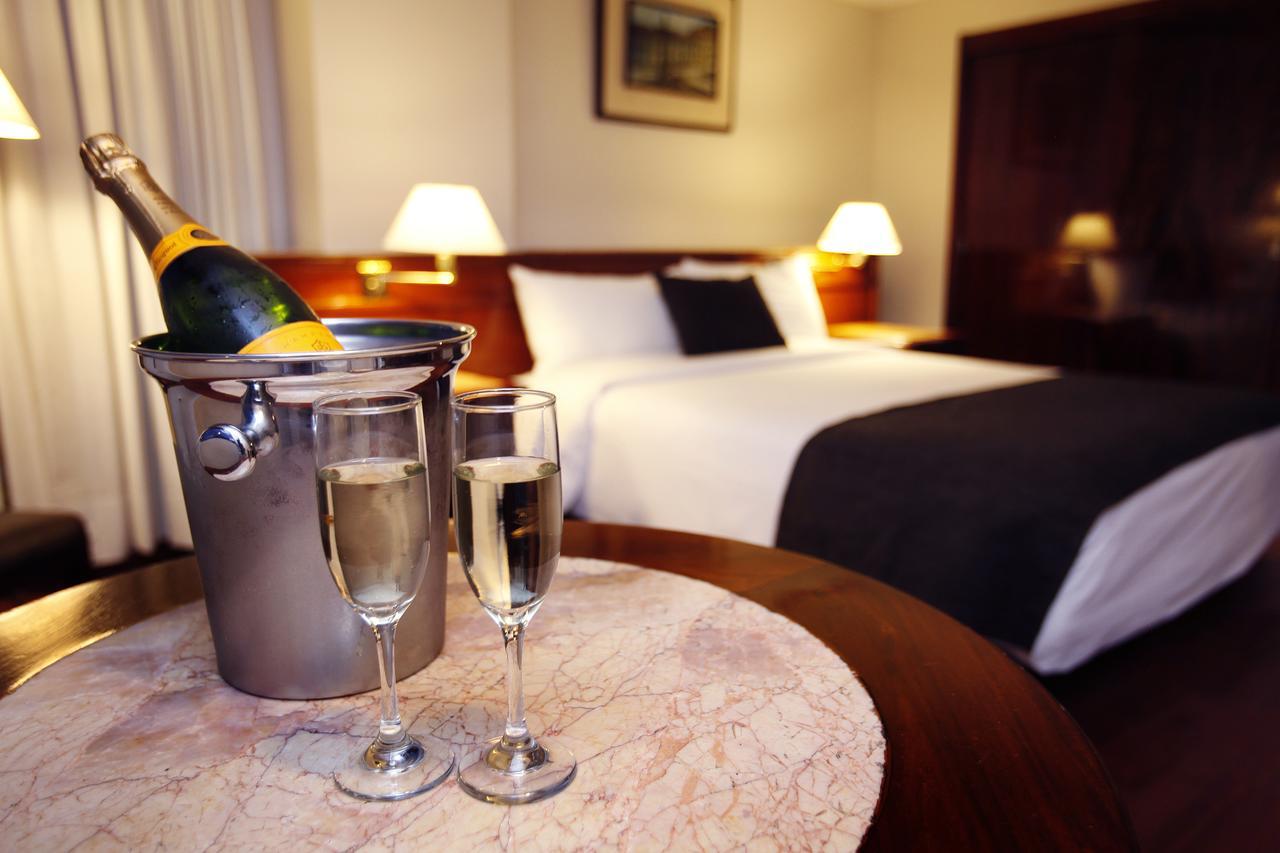 Hotel Reina Isabel กีโต ภายนอก รูปภาพ