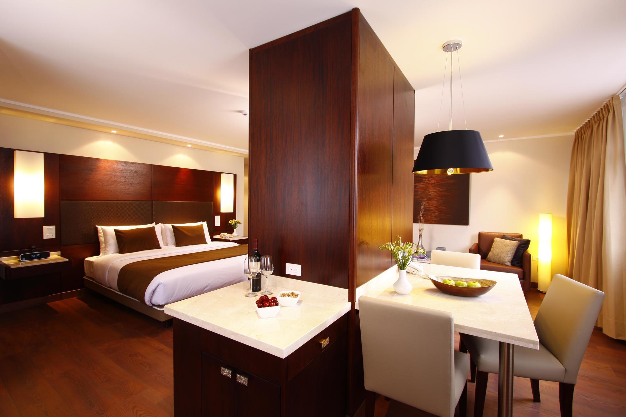 Hotel Reina Isabel กีโต ภายนอก รูปภาพ
