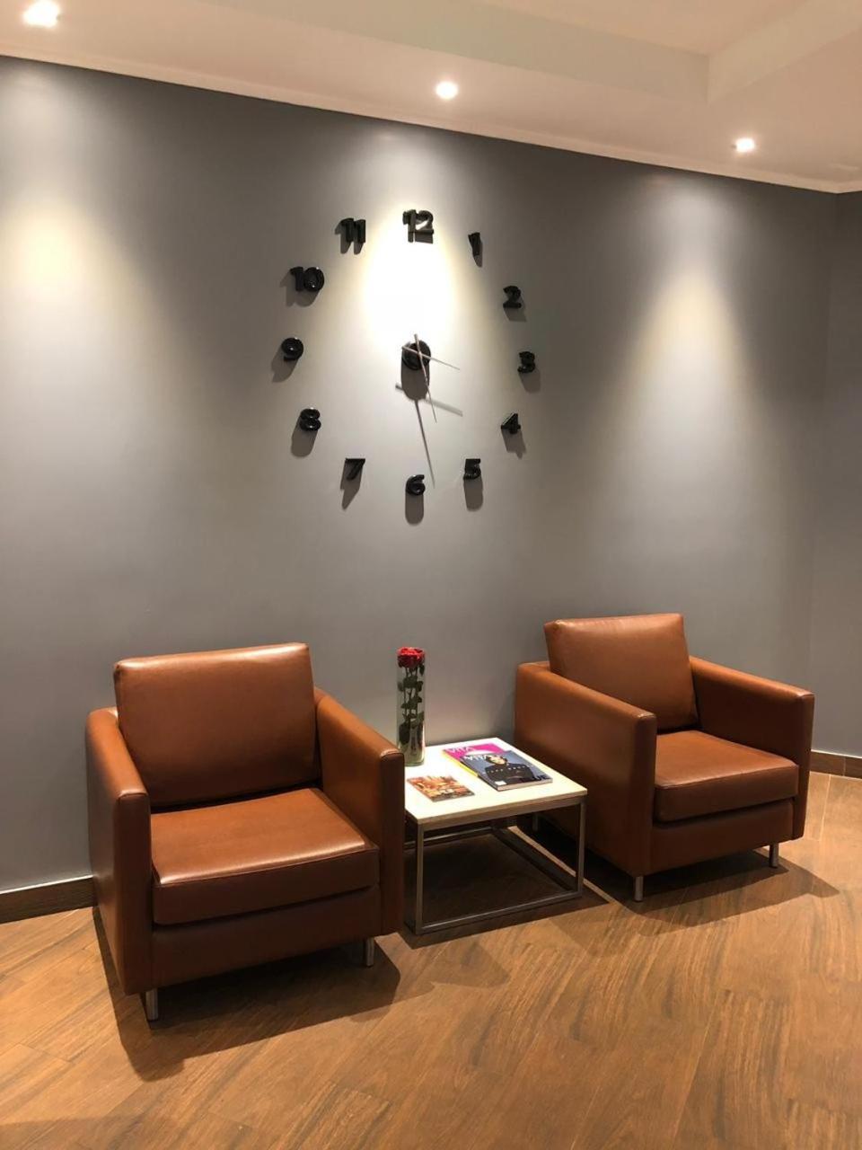 Hotel Reina Isabel กีโต ภายนอก รูปภาพ