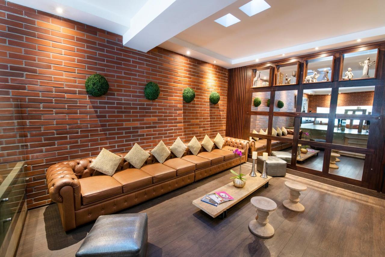 Hotel Reina Isabel กีโต ภายนอก รูปภาพ