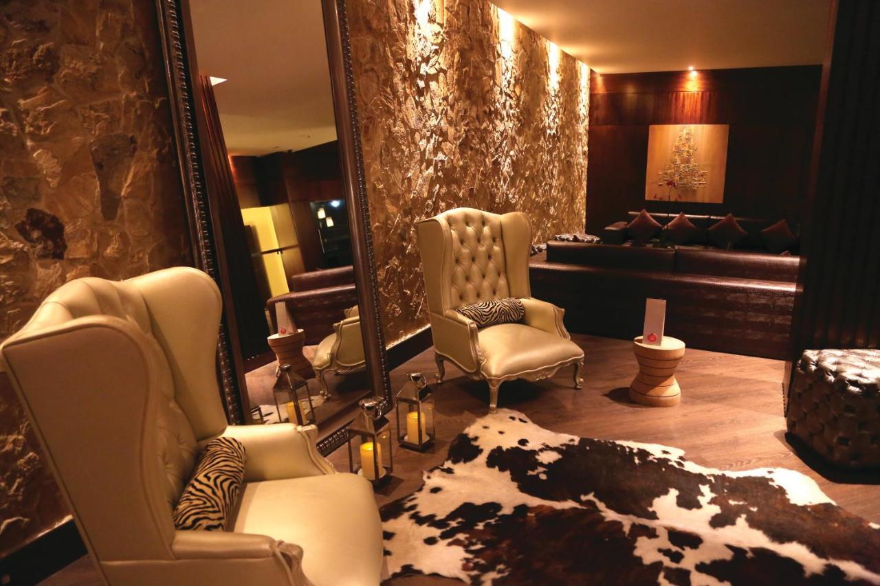 Hotel Reina Isabel กีโต ภายนอก รูปภาพ